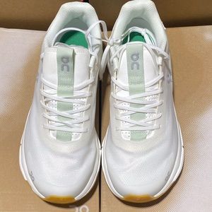 On running cloudnova form sneakers